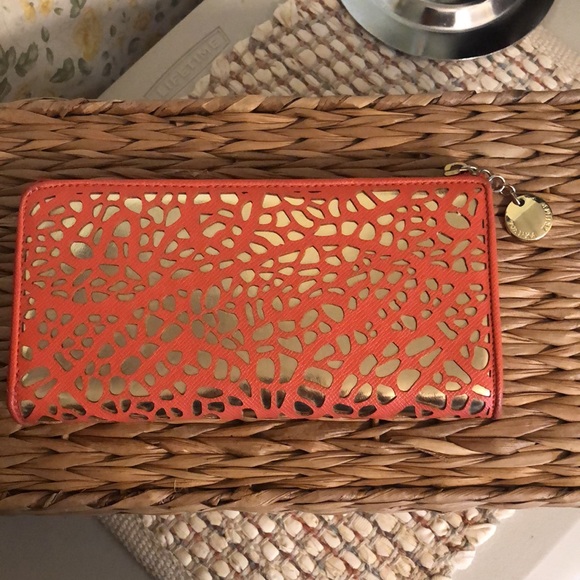 Ivanka Trump Large Zip Wallet - Picture 6 of 9